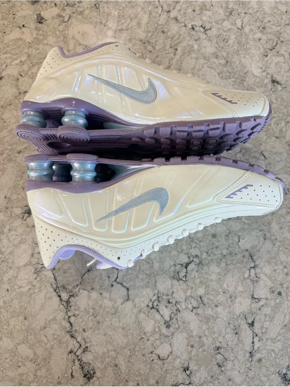 NEW - Nike Shox R4 Soft Pearl & Purple Sneakers - IH4050-001